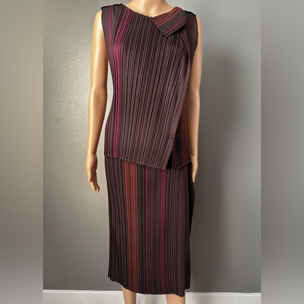 Issey Miyake suit (top and skirt) in size 2.